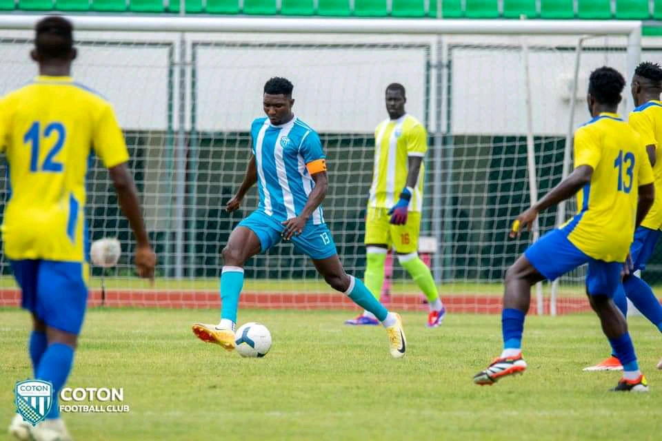 Des joueurs de Coton FC lors du match contre As Douanes du Burkina