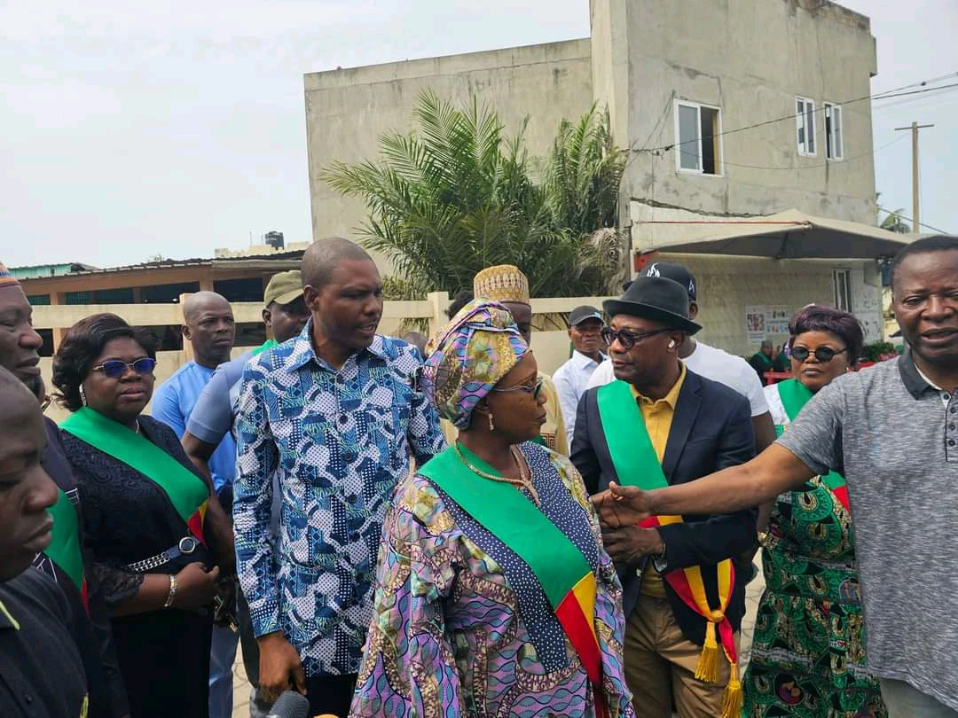 Des députés de l'opposition et des opposants venus soutenus Frère Hounvi à la CRIET à Ganhi ce lundi à Cotonou