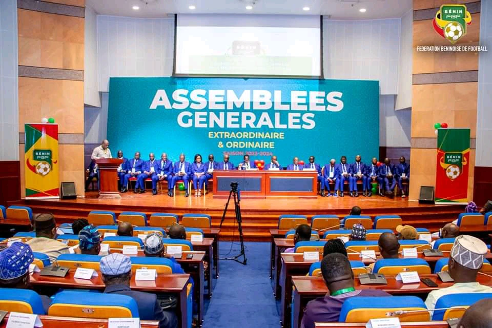 Des membres de la Fédération béninoise de football (FBF) en Assemblée générale