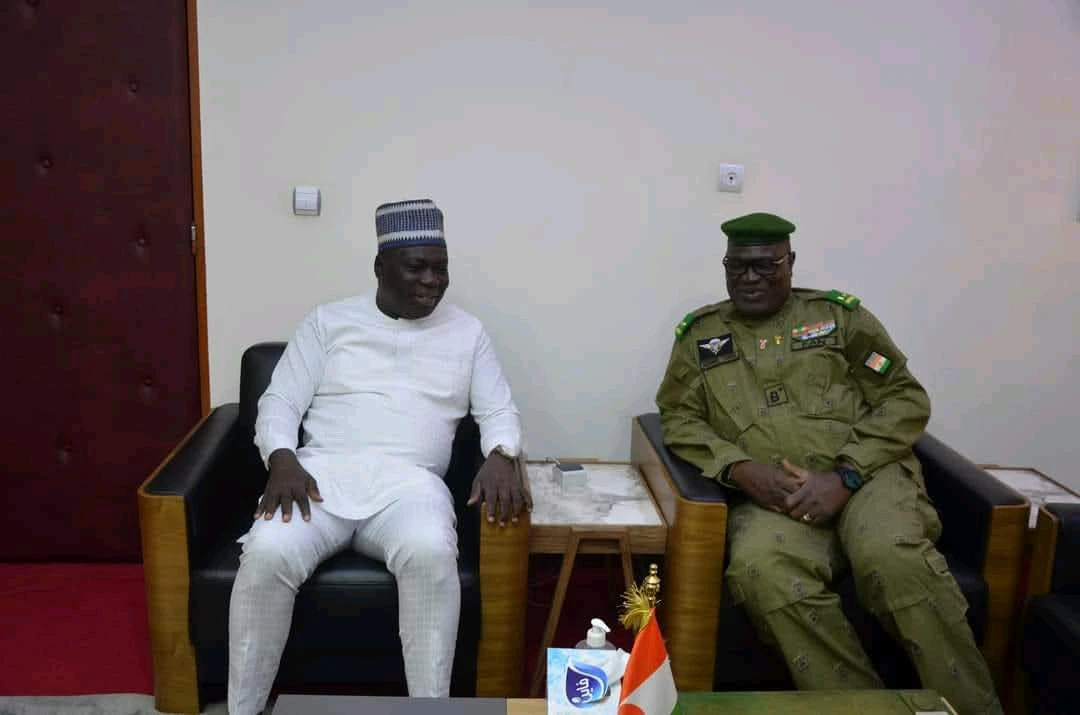 L'ambassadeur béninois à Niamey, Gildas Agonkan fait le point avec le ministre nigérien de l'Intérieur Mohamed Toumba