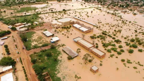 Des maisons sous l'eau après des pluies diluviennes au Niger