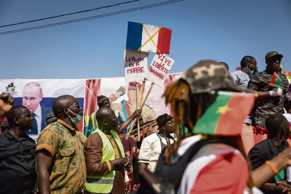 Des manifestants anti-français au Burkina Faso. Image d'illustration