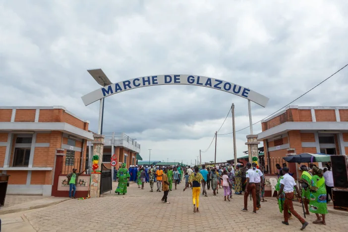 Marché moderne de la ville de Glazoué. Image d'illustration