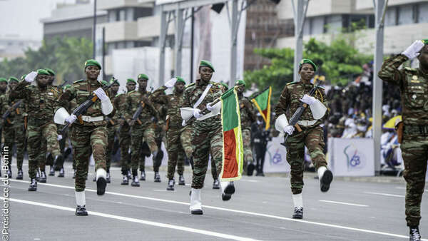 Des militaires béninois lors d'un défilé à Cotonou. © Présidence du Bénin