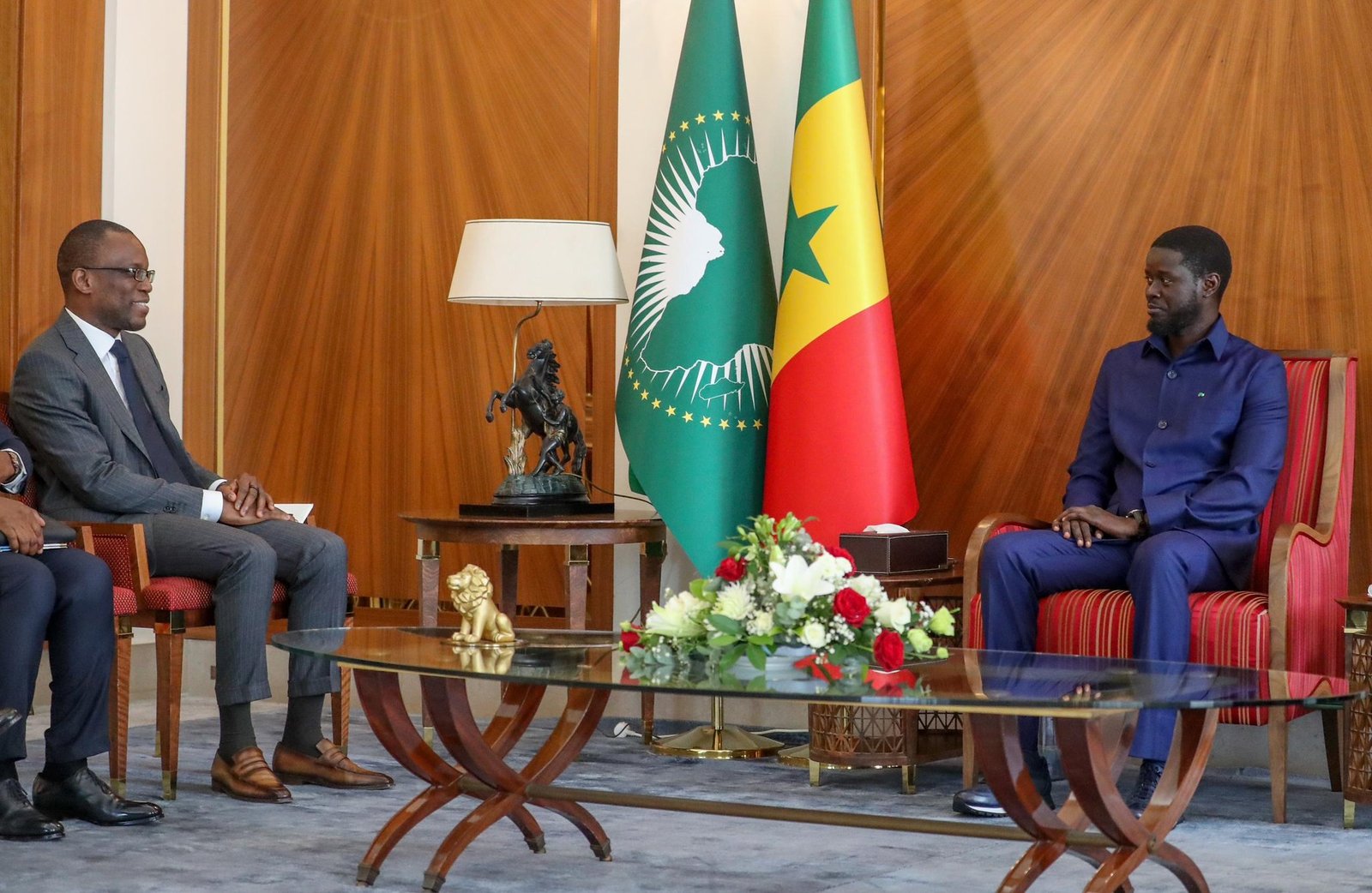 Le président sénégalais Bassirou Diomaye Faye et le ministre béninois des Affaires étrangères. © Présidence du Sénégal