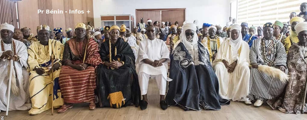 Les chefs traditionnels et le président Patrice Talon. © Présidence du Bénin