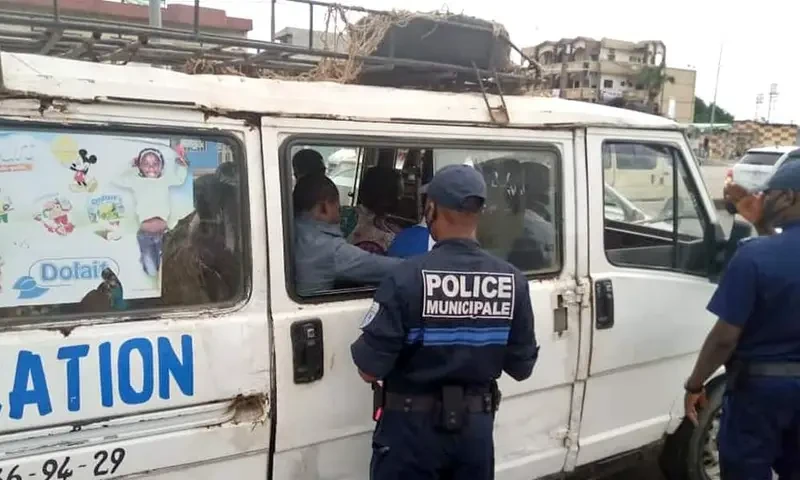 Un agent de police municipale au Bénin