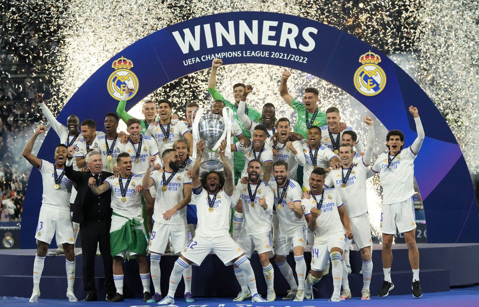 Des joueurs du Real Madrid célébrant la victoire.