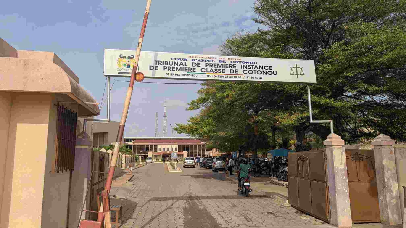 Entrée du tribunal de Cotonou