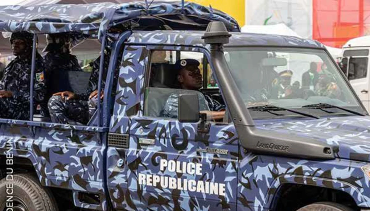 Un véhicule de patrouille de la police républicaine