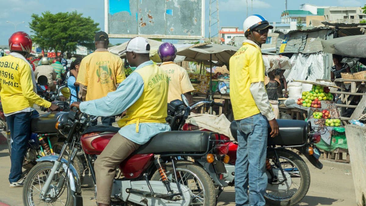 Des conducteurs de taxi-motos au Bénin